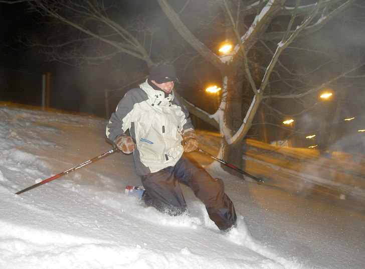 Maggan njuter av dump mitt i storstan.. Foto: Tobbe Helmer. Åkare: Maggan Uppströmer.