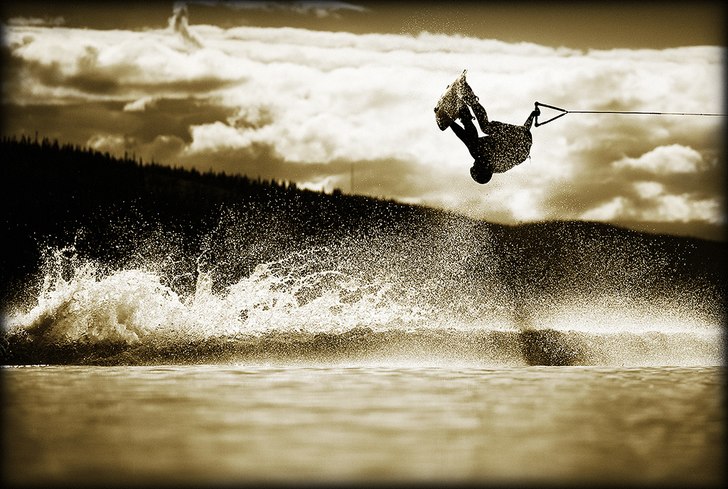 Wakeboard-SM i Åre 2010
Gör sig så klart bätt. Foto: Thomas Lundman. Åkare: Okänd.