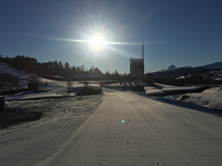 Tirsdag 18.April
Blå himmel og strålande sol!
V.