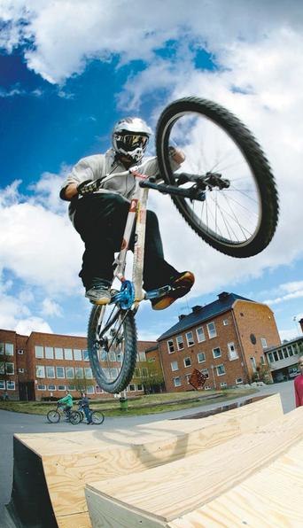3hoppet för året.. Tidningen var där och fotade. Foto: Länstidningens fotograf Robert. Åkare: Emil Moberg.