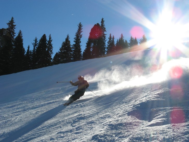 Det går alldeles utmärkt att åka i pisten emell. Foto: Martin Bäckström. Åkare: Daniel Ökvist.