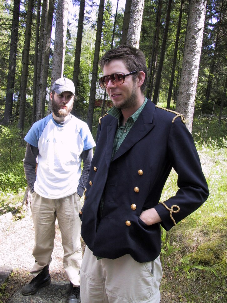 Eftre många dagars segling så kom vi till land. Foto: Mathias westin. Åkare: Kaptenen och matrosen.