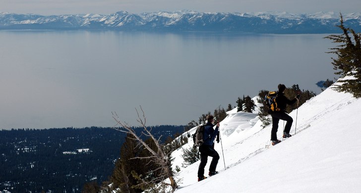 En lagom backcountrytur upp på Mt. Rose med fanta. Foto: Stefan Broman. Åkare: TB och JB.