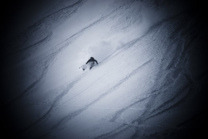 Per trycker puder i Whistler. Utan efterredigering. Foto: Emil Rydell. Åkare: Per Nyberg.
