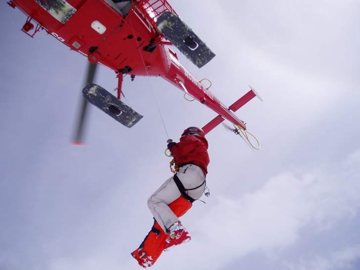 Johanna drog knäet ur led mitt på Col du Plan oc. Foto: Henrik Liljeqvist. Åkare: Johanna ?.
