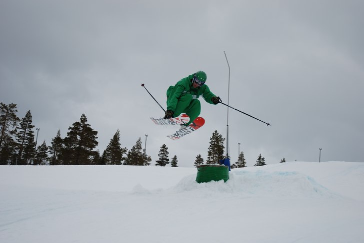 Fat ski Jibbing!!!. Foto: Martin Jakobs. Åkare: Thomas Ekelund.