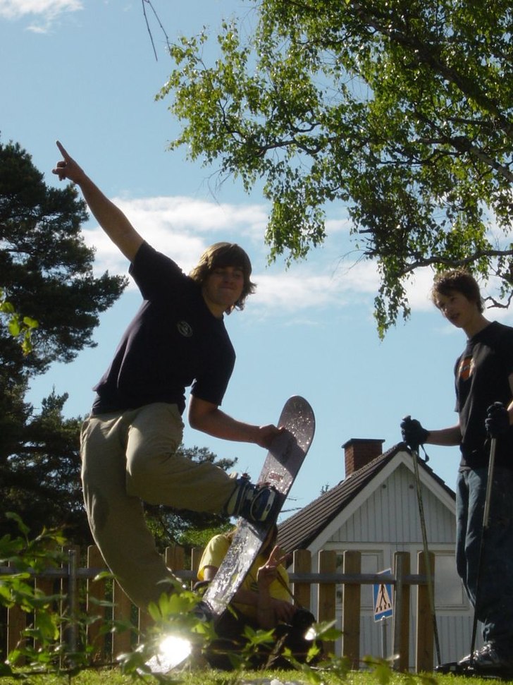 Sommar session me snö från ishallen
. Foto: Anna. Åkare: Micke.