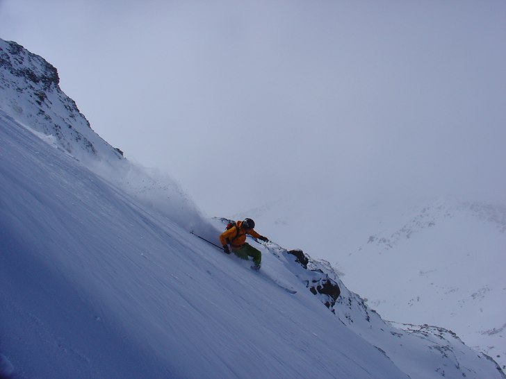 thomas setter svingen i et skjeldent solgløtt i l. Foto: Sveinung Svendsen. Åkare: Thomas Sandvik.
