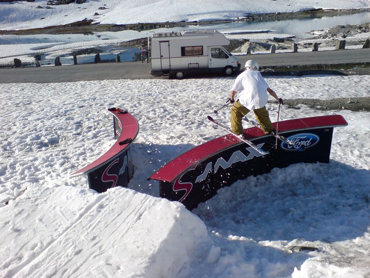 Våran resa till stryn blev tyvärr lite sent inpl. Foto: Robbin Gälliner. Åkare: Ted Forsström Jacobsson.