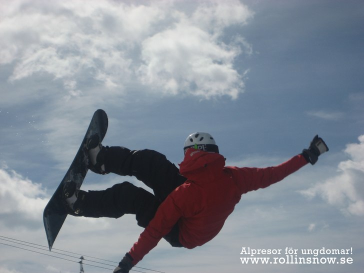 Mindre lyckat hopp.... Foto: www.rollinsnow.se. Åkare: Per.