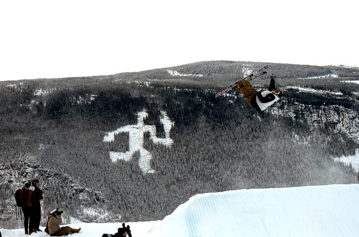 En väldigt corkad 720 nose (tror jag tar graben i. Foto: Erik Sandegård. Åkare: Emil Westman.