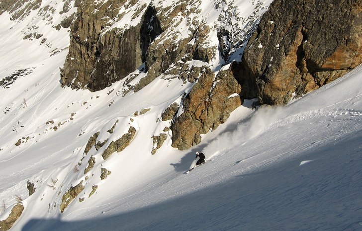 skön aprilpudersväng i eftermiddagssolen. Foto: rich. Åkare: jakob wallin.