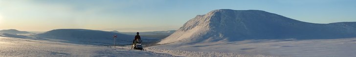 Skoterleden mellan Svanhågna och Sömlingshågna,. Foto: Gustav Magnusson. Åkare: David Magnusson.