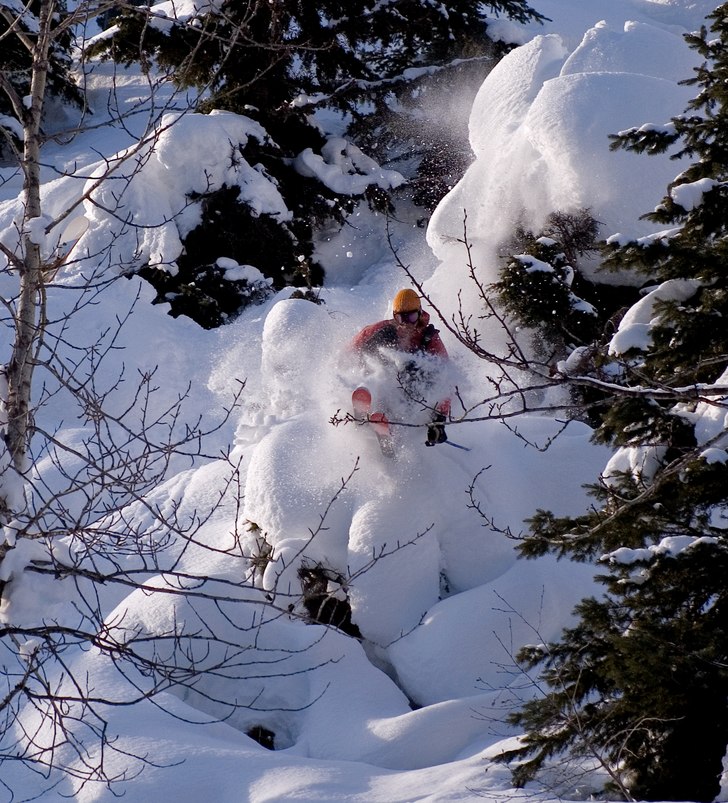 Fett me puder bland stock och sten i kanada. Foto: Björn Bonthron. Åkare: Fredrik Falkman.