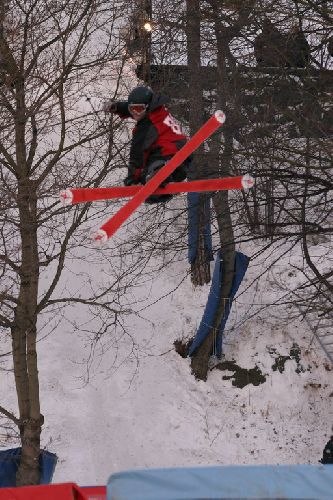 5 lilla krysset med handpålägg. Foto: random. Åkare: Tobias skeppstedt.