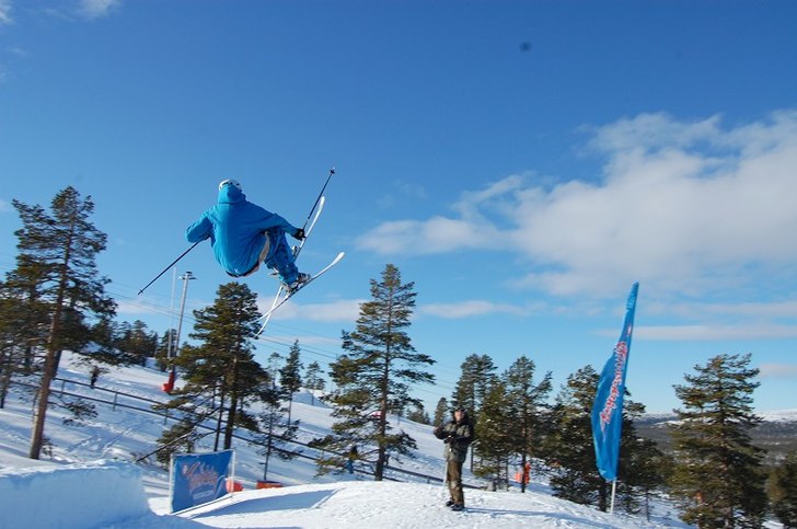 Jag vettefan va de är på den här bilden.. kan v. Foto: Superunknown jibacademy fotograf. Åkare: Jesper "jeppenator" Norén.