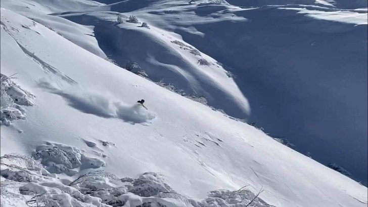 Från en bluebird puderdag i Le tour.