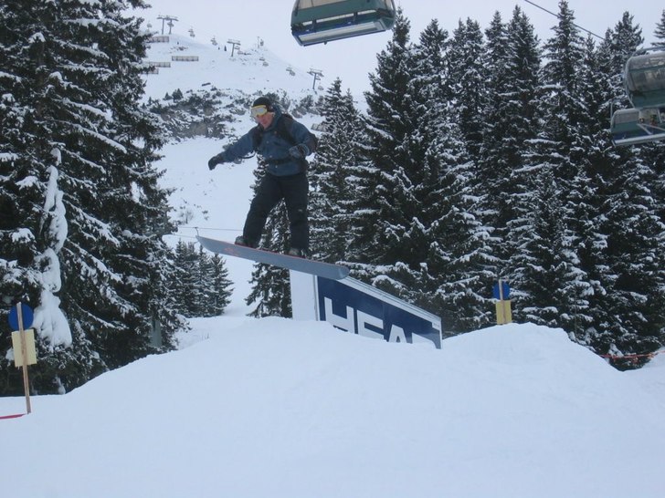 Kalle har precis satt en 50/50 följt av en boards. Foto: Albin Eliasson. Åkare: Kalle Rosborg.