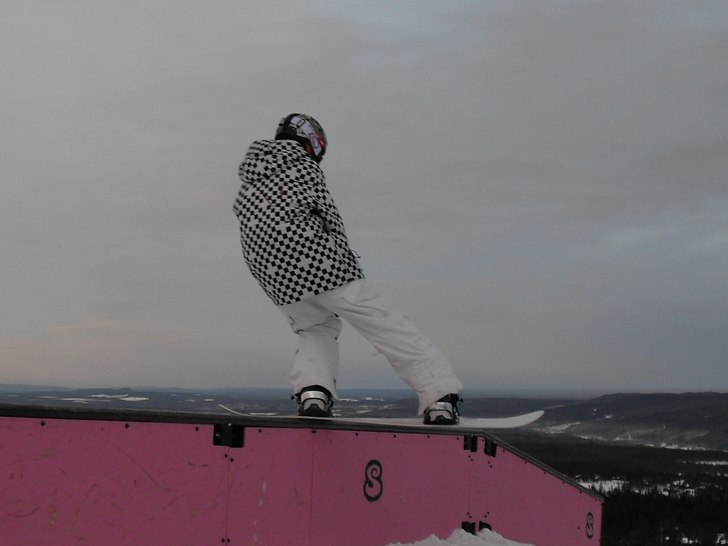 jag på väg mot kinken. Foto: Filip Pettersson (powerOFF). Åkare: Calle Sköld.