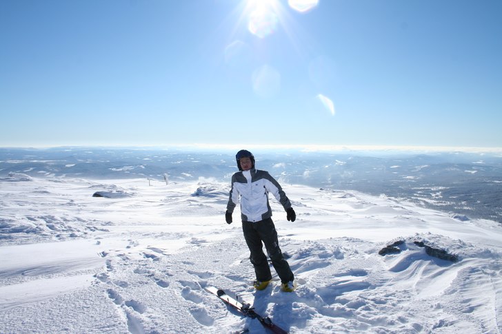 När liftarna öppnade stack vi direkt upp till to. Foto: Felix Hindemo. Åkare: Oskar Edvall.