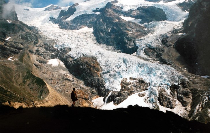 En hajk upp ovanför Stafal mot Lyskamm.. Foto: Johan Berglund. Åkare: Hustrun.