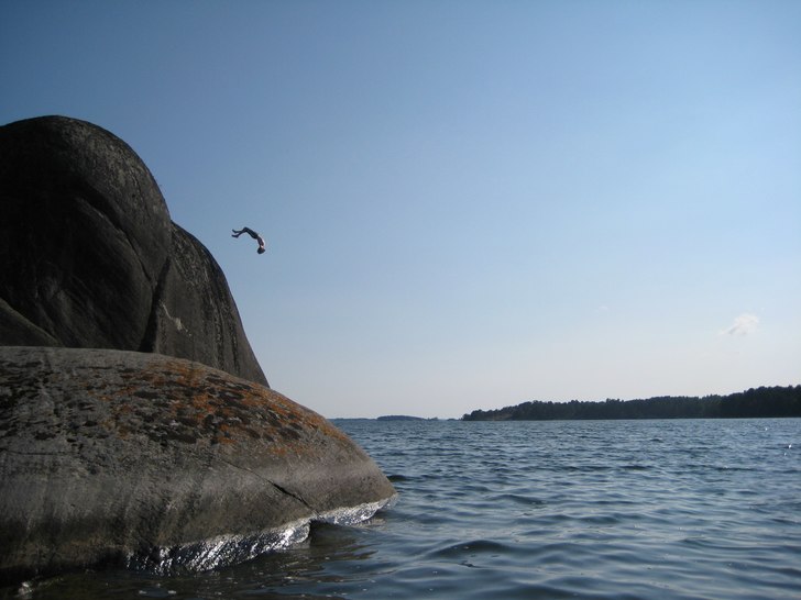 backflip från minberget. Foto: Erik Lövgren. Åkare: Jesper Andersson Ståhl.