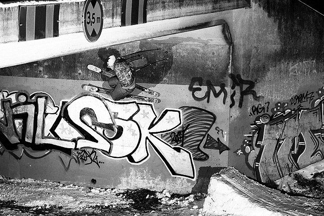 Jag och Erik bestämde oss för att köra lite urb. Foto: Niklas Sundin. Åkare: Erik Signarsson.