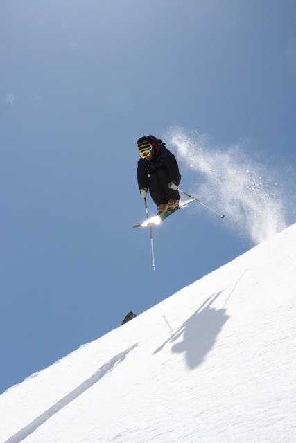 Fart stabila R-Idea.. Foto: Hans-Petter Jöranli. Åkare: Henrik Lodin.