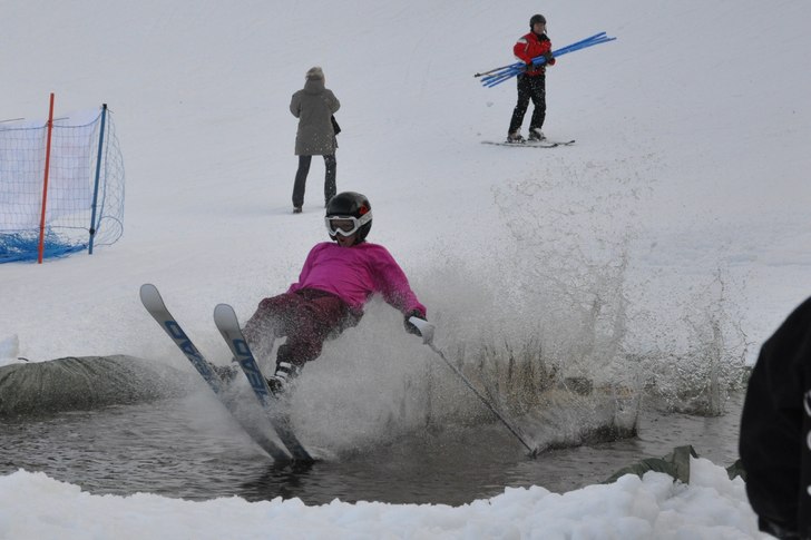 Waterslide i Yxbacken på Klubbmästerskapet. Foto: Thomas Carlund. Åkare: Oscar Knutsson.