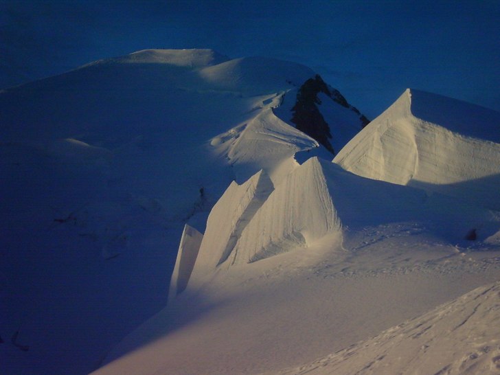 Morgonstund.........
Kl 7 på morgonen i augusti.. Foto: Nicklas Sandeberg. Åkare: Alla möjliga.