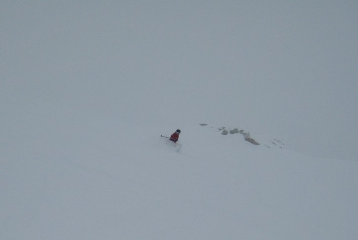 Sista skiddagen Grand montets. Det snöade ca 50cm. Foto: Andreas Cardesjö. Åkare: Jonas Byding.