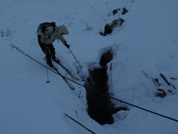 Se upp för sprickor på approachen, vissa går in. Foto: tryggve tirén.