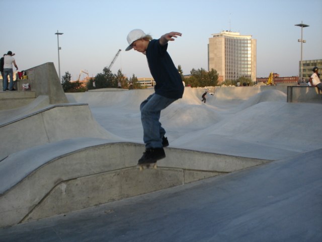 Jag gör en lätt ollie. Foto: Daniel Mattiasson. Åkare: Simon Johansson (Jag).