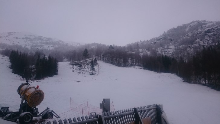 Snøvær igjen! 
Foreløpig lett snøvær, men ven.