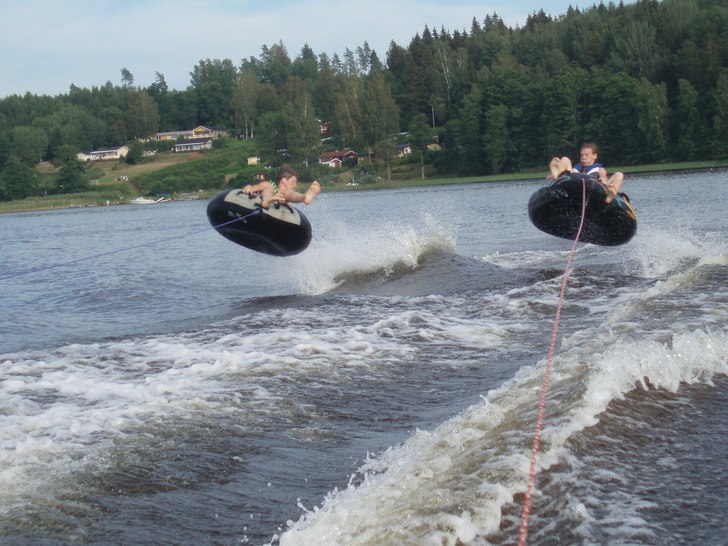 kul att åka gummigutt;P. Foto: dankiss tror ja. Åkare: jag å calle.