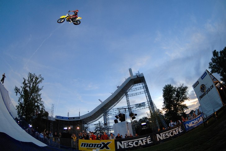 Foto: Marc Zander. Åkare: Lukas Weis whips his bike on second place..