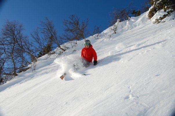Fick lite puder som födelsedagspresent. Foto: Martin Höglund. Åkare: Anders Mangs.