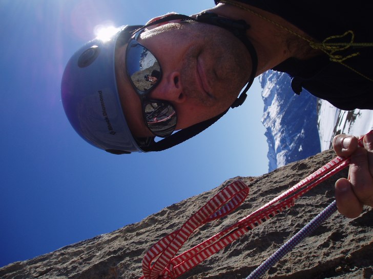Fotograf och klättrare i samma bild. Foto: Jonas Tuvfesson. Åkare: Peo Stenholm & Jonas Tuvfesson.