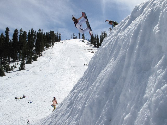 på slutet av dan bytte jag och chris sörman pryl. Foto: Marko Grilc. Åkare: Jacob Wester.