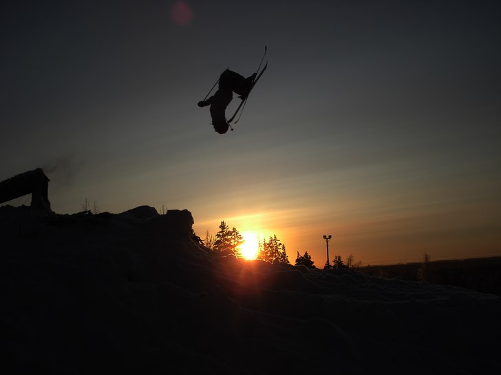En halv-kul dag på luleås lilla barnbacke ormber. Foto: Adam Burström. Åkare: David Lundin.