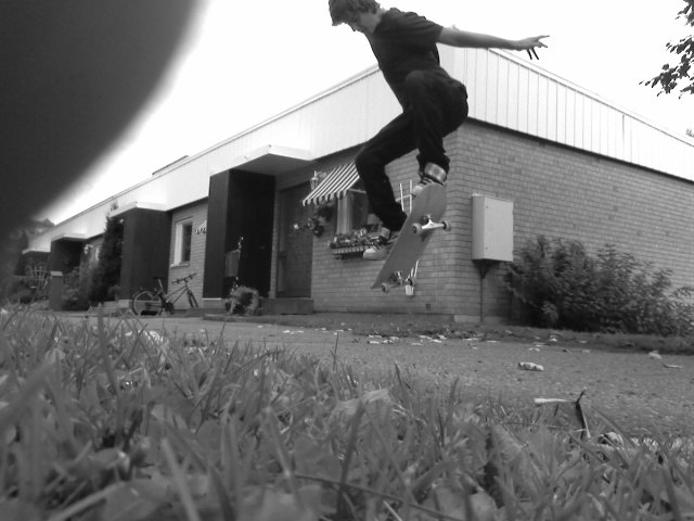 En vanlig ollie :) fast ser ut som ja trycker som . Foto: Philip. Åkare: Jag Andreas.