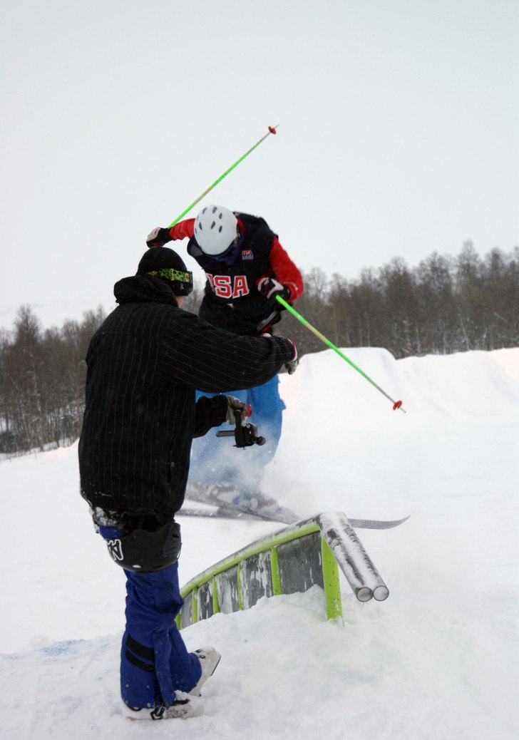 Filmar till den kommade fancyskiers filmen!. Foto: Erik Aasa. Åkare: Jesper Westman.