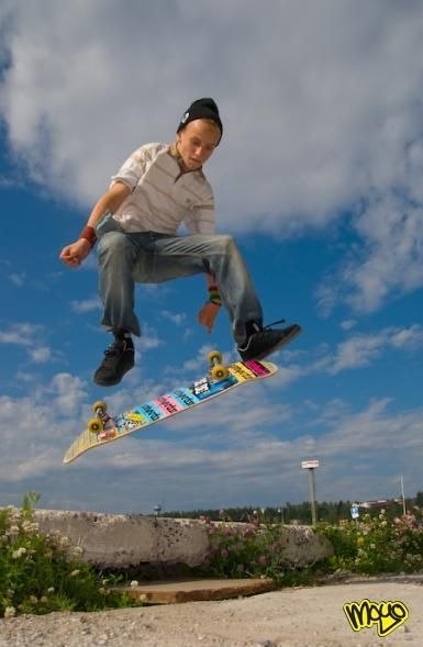 Fs flip ett litet gap. Foto: Pirate Skateboards. Åkare: Tim Johansson.