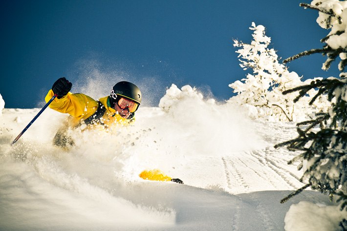 Skidloges Bartender Simpa lägger några sköna sv. Foto: Fredrik Nordheim. Åkare: Simon Simpa Johansson.