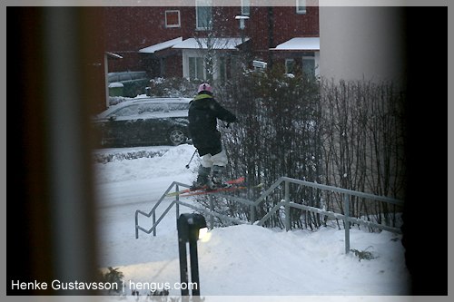 Handrail i snövädret!. Foto: Henke Gustavsson (www.hengus.com). Åkare: Jesper Wahlgren.