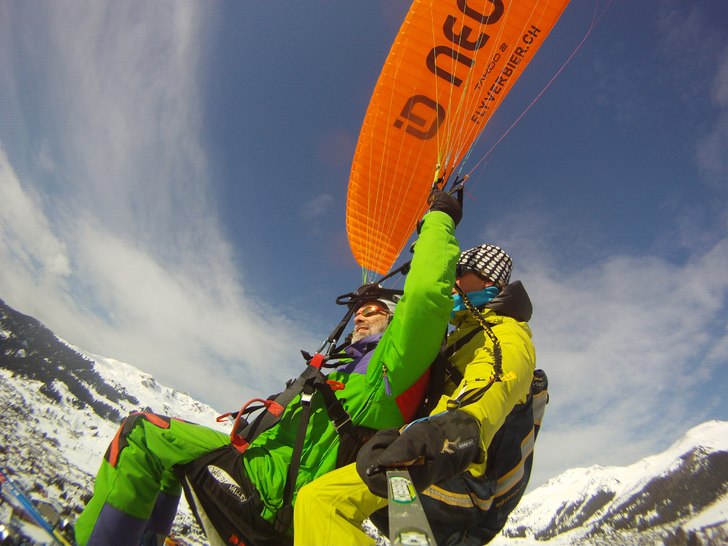 Paragliding i Verbier. Foto: Gael Sahli-Ammann. Åkare: Hans Halldin.