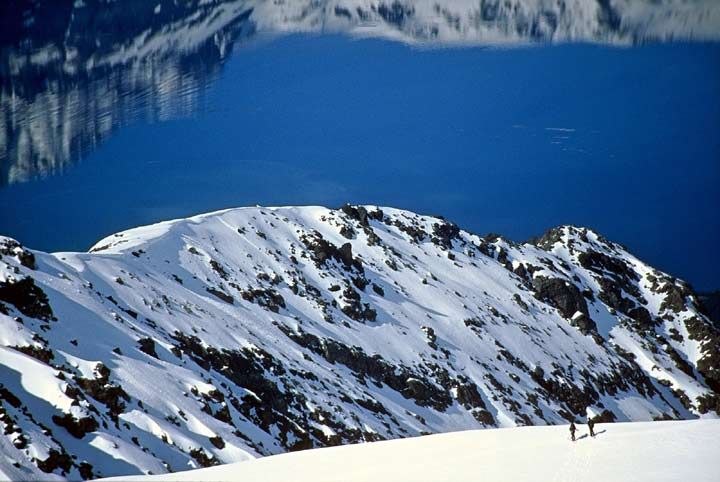 Anna och Bertil njuter av utsikten i Lyngen . Foto: Fredrik Schenholm. Åkare: Anna och Bertil.