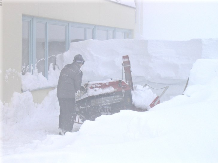 En ofta solig uteservering, lyckligtvis inte allti. Foto: Troels Thomsen. Åkare: Snöslunga.