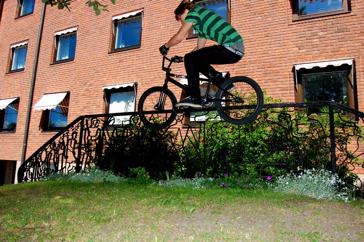 50-50 grajnd. Foto: Simon Lindberg. Åkare: Henrik Westlund.