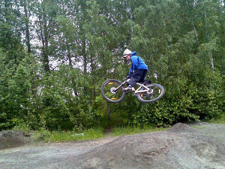 ja på cyckern i laxå. Foto: axel kalsson. Åkare: christoffer strömgren.